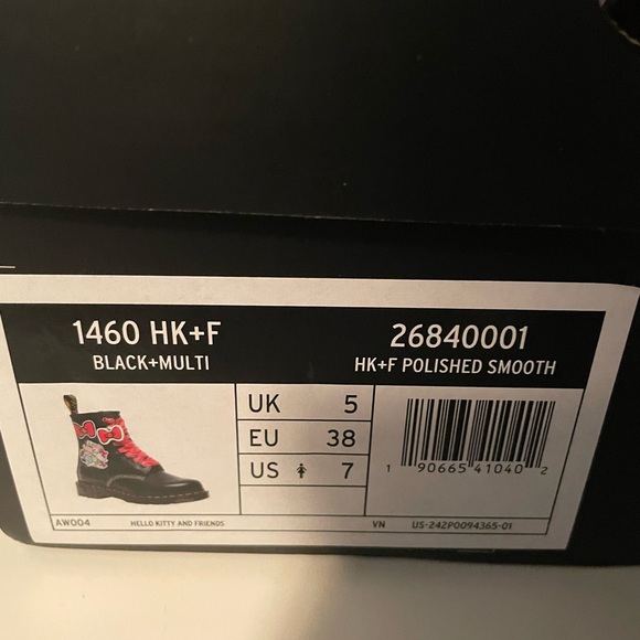 Dr. Martens x Hello Kitty and Friends 1460 Smooth boots W7/M6 UK5 NWB - Picture 11 of 11